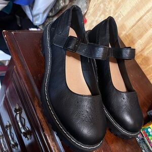 Black buckle Mary Jane’s